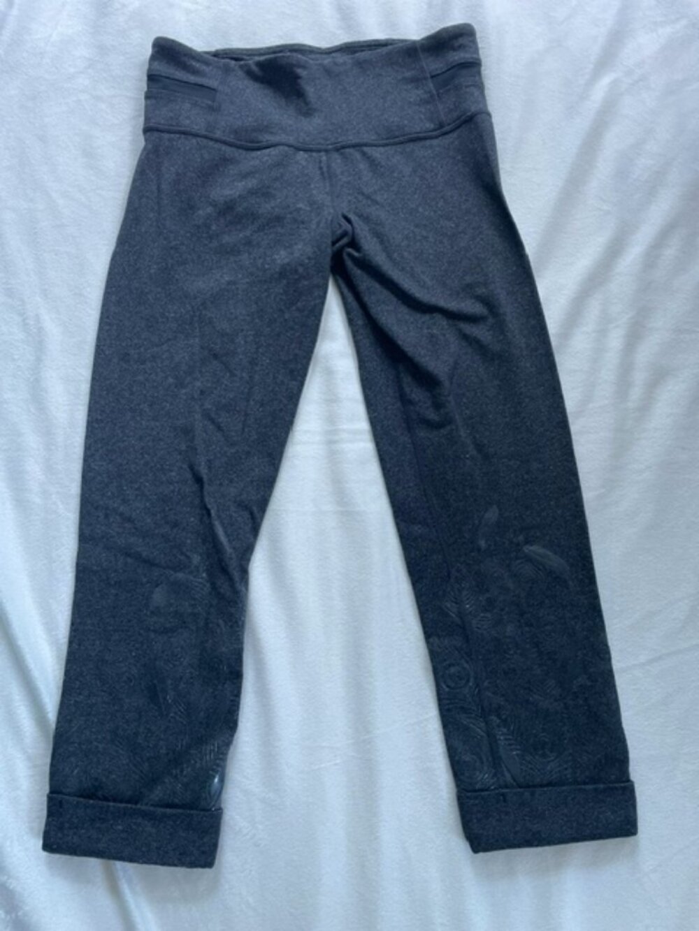 Lululemon Women's Floral Embossed Pattern Cropped Leggings, Gray, Size 4